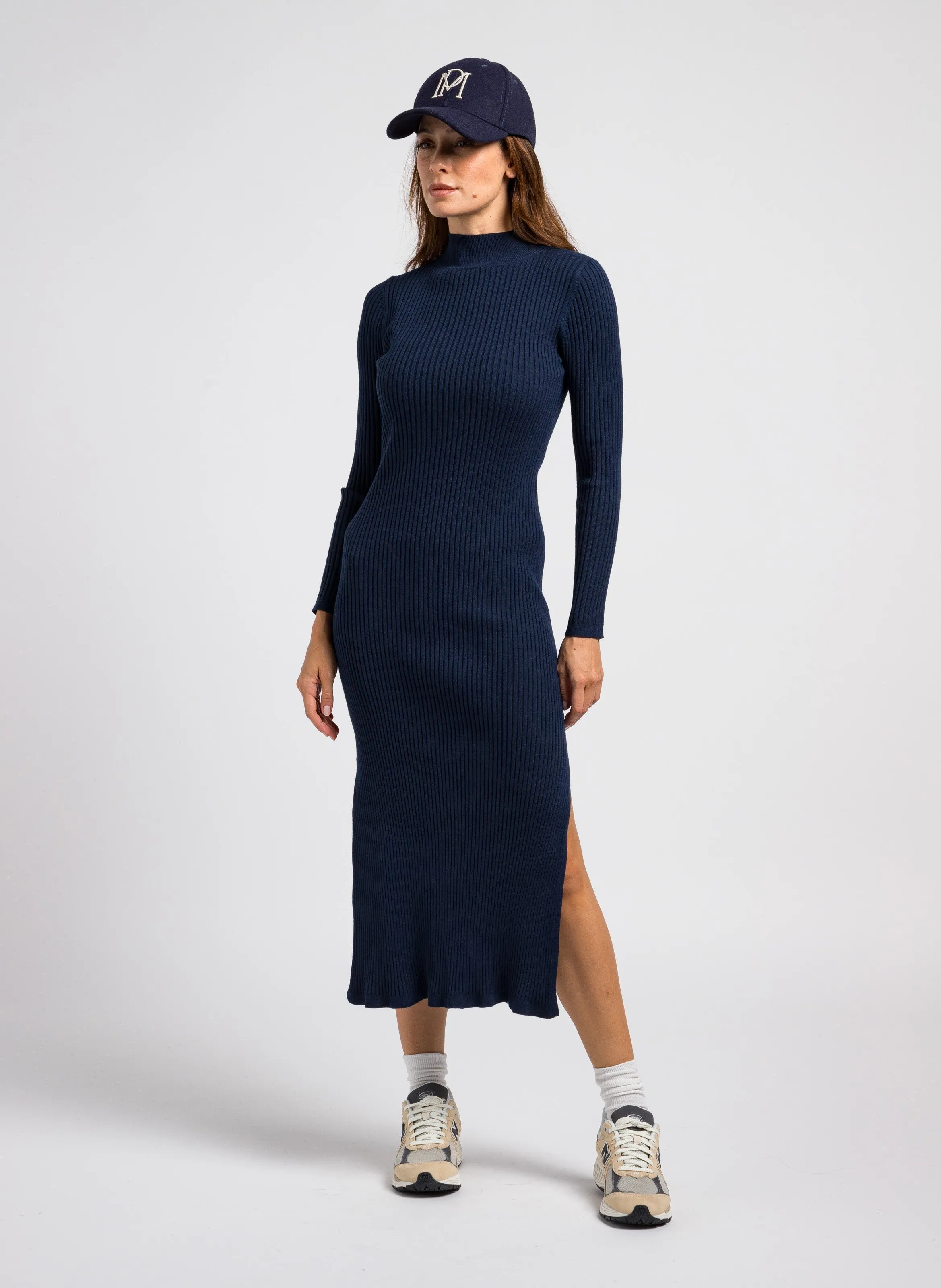 RAITHA - Vestido midi cuello alto de punto acanalado en azul