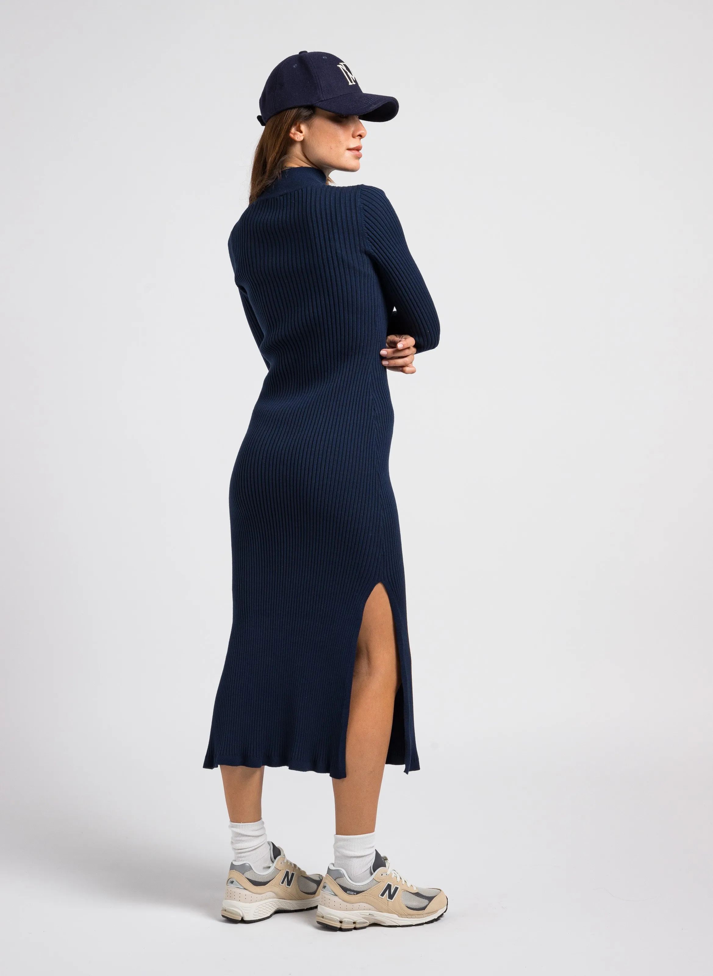 RAITHA - Vestido midi cuello alto de punto acanalado en azul